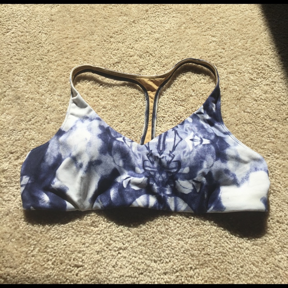 Lululemon arise bra size 8
