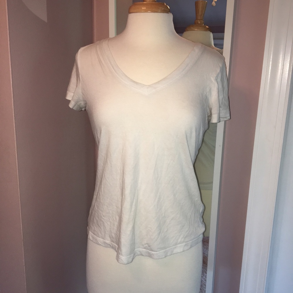 White shirt sleeve shirt