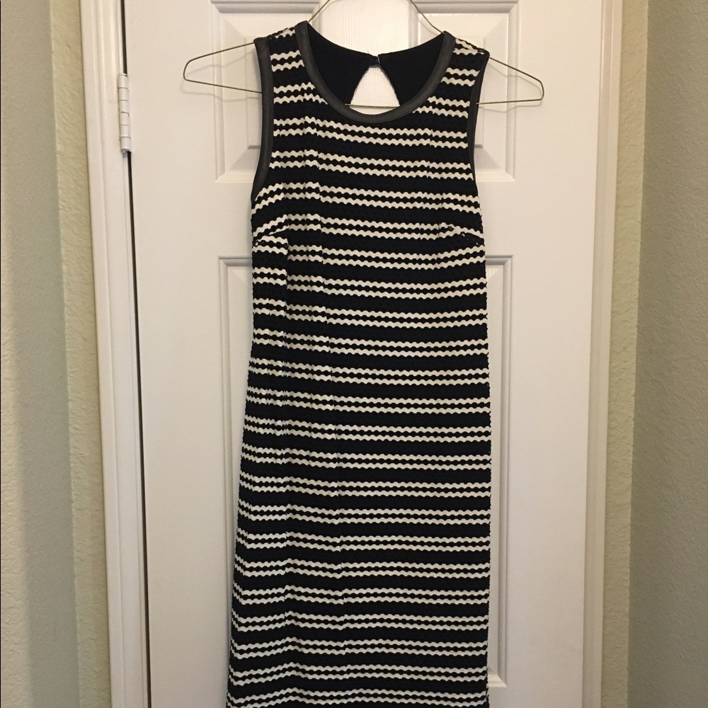 A Pea in the Pod maturity dress.