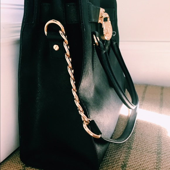 ❌SOLD❌ Black MICHEAL KORS Tote - Picture 2 of 4