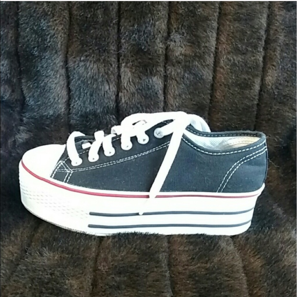 Black Platform Converse Sneakers 6.5