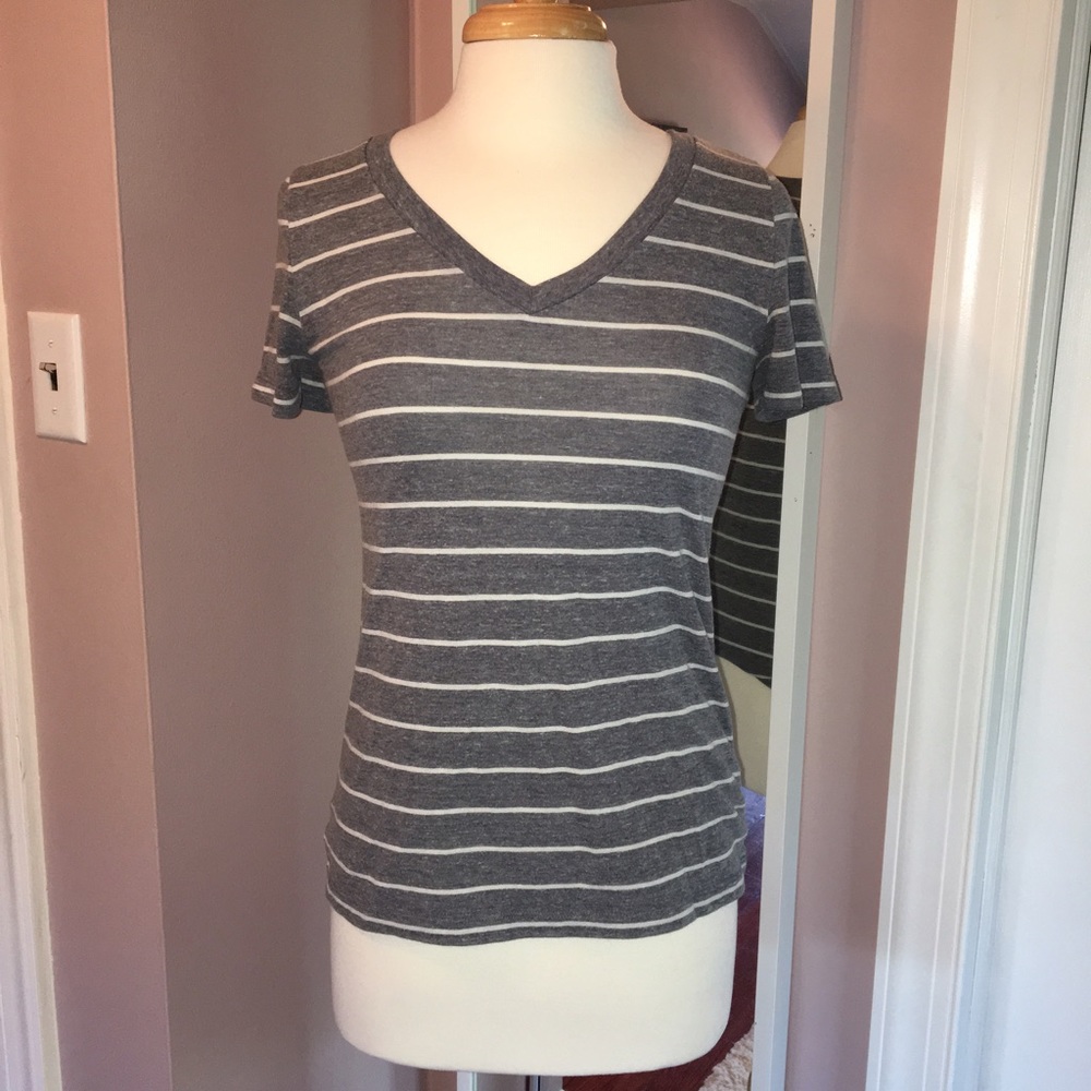 Short sleeve v-neck top