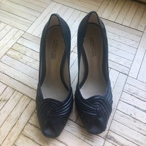 KENNETH COLE REACTION Black Heels