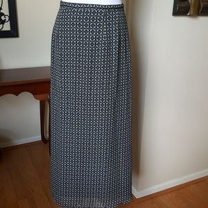 Patterned maxi skirt with zip closure