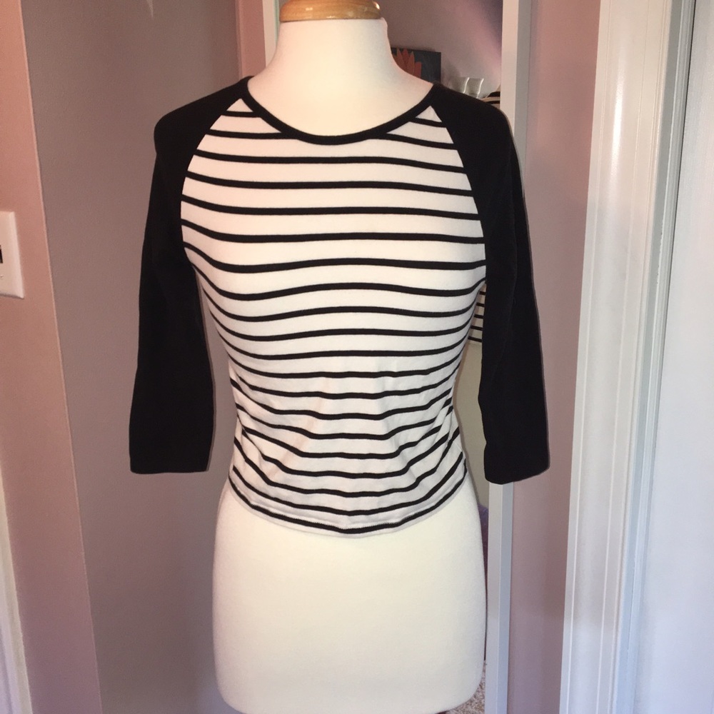 Cropped baseball tee