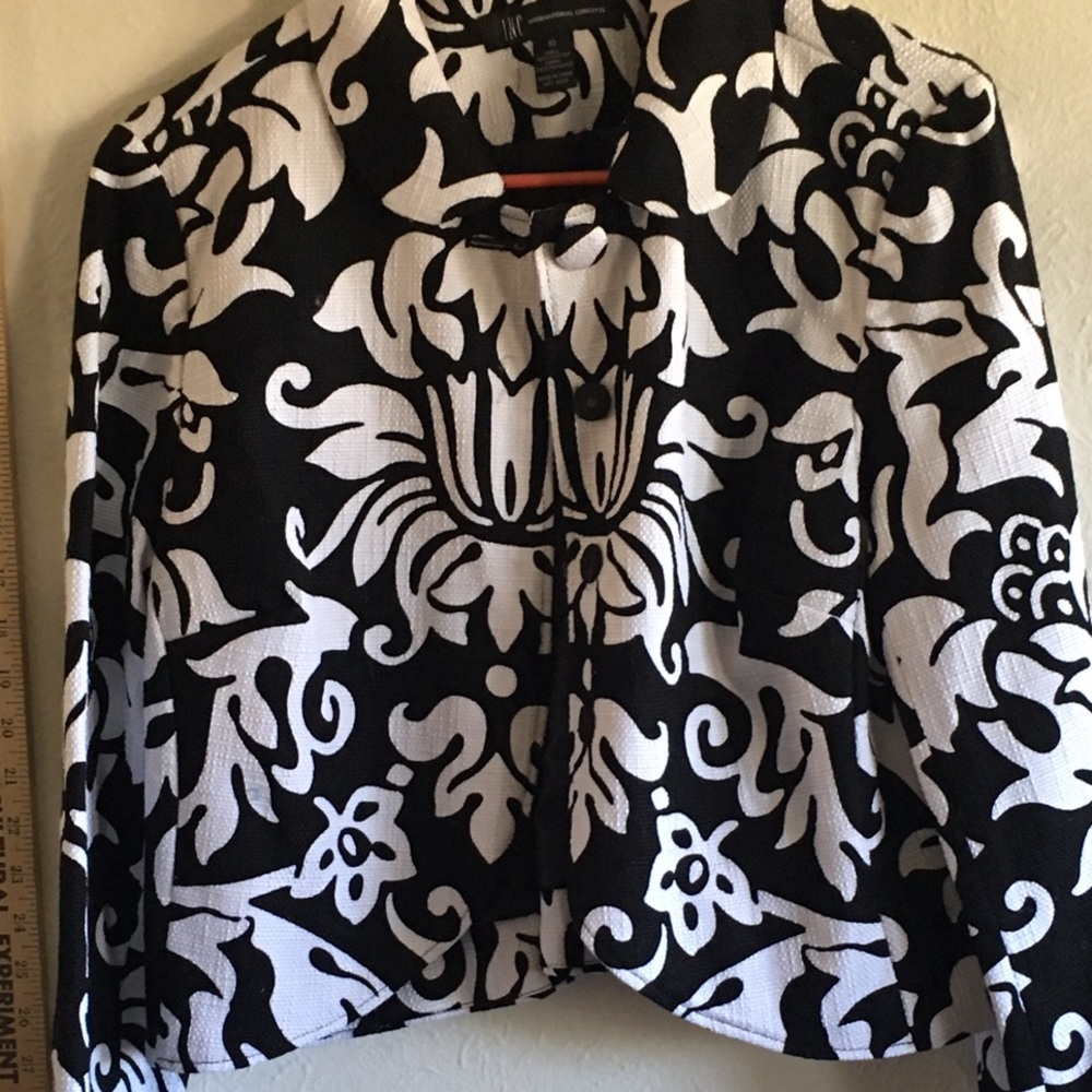 NWT Inc blk white crop jacket bold floral lk linen