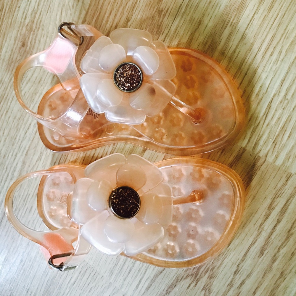 GAP light pink jelly thongs.