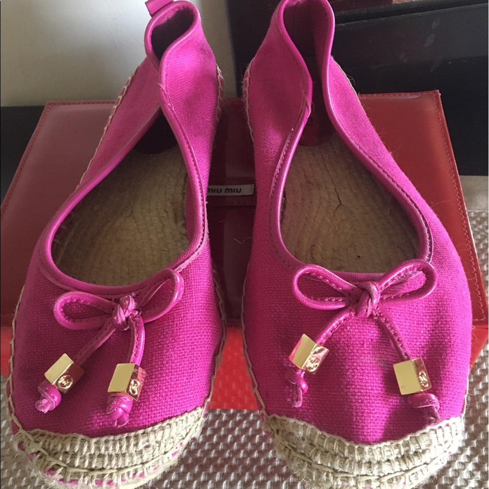 Michael kors pink flat shoes very casual ❤️