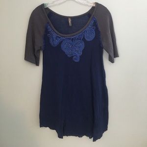 Free people half sleeve appliqué blue tee