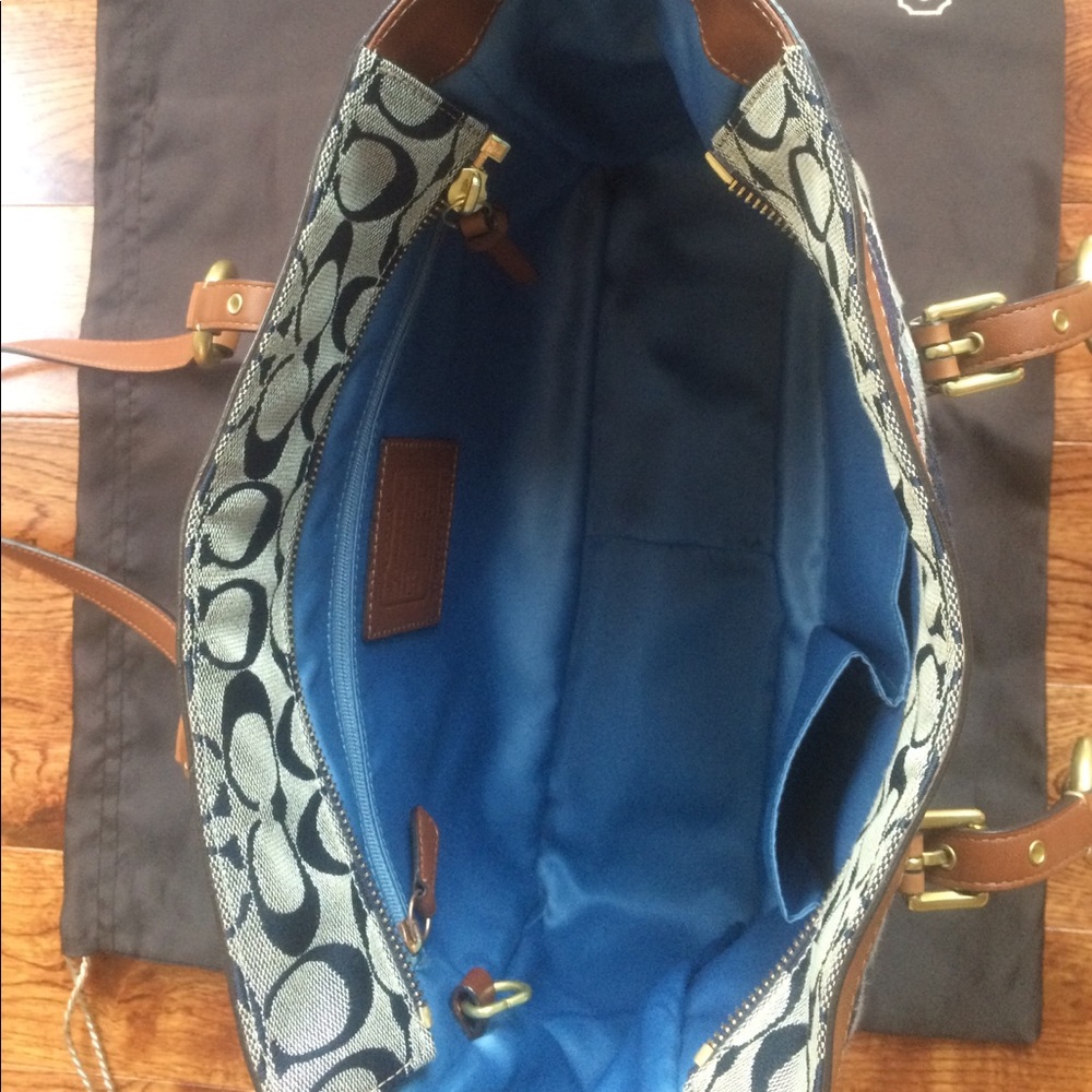 Coach purse - Picture 2 of 5