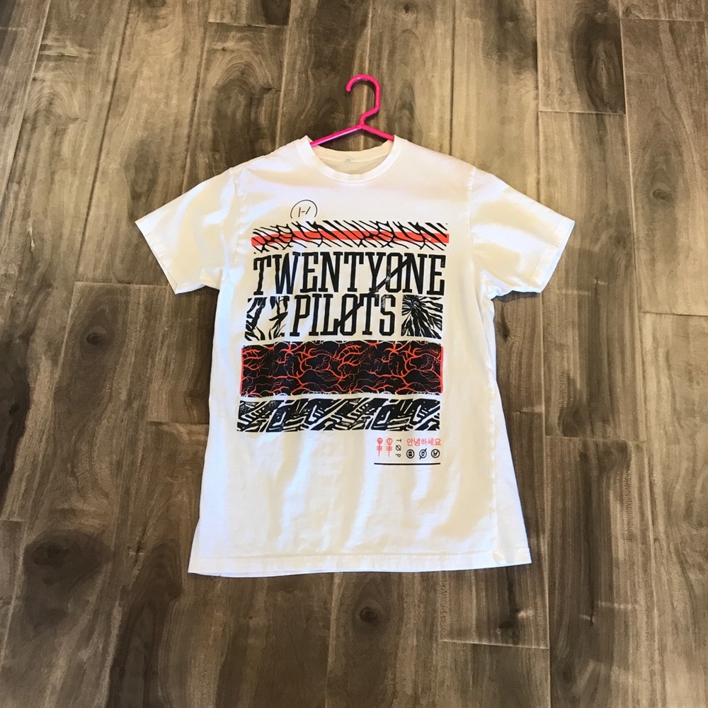 white twenty one pilots t shirt