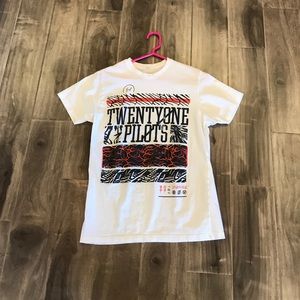 white twenty one pilots t shirt