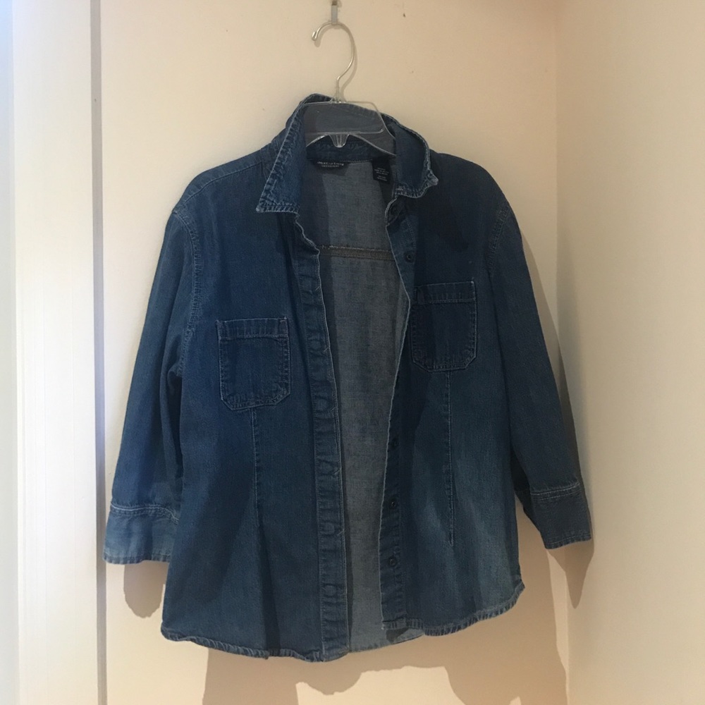 American Eagle boxy blue button down