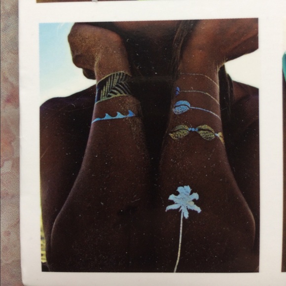 Goldfish Kiss Flash Tattoos Set of 3 Sheets - Picture 2 of 8