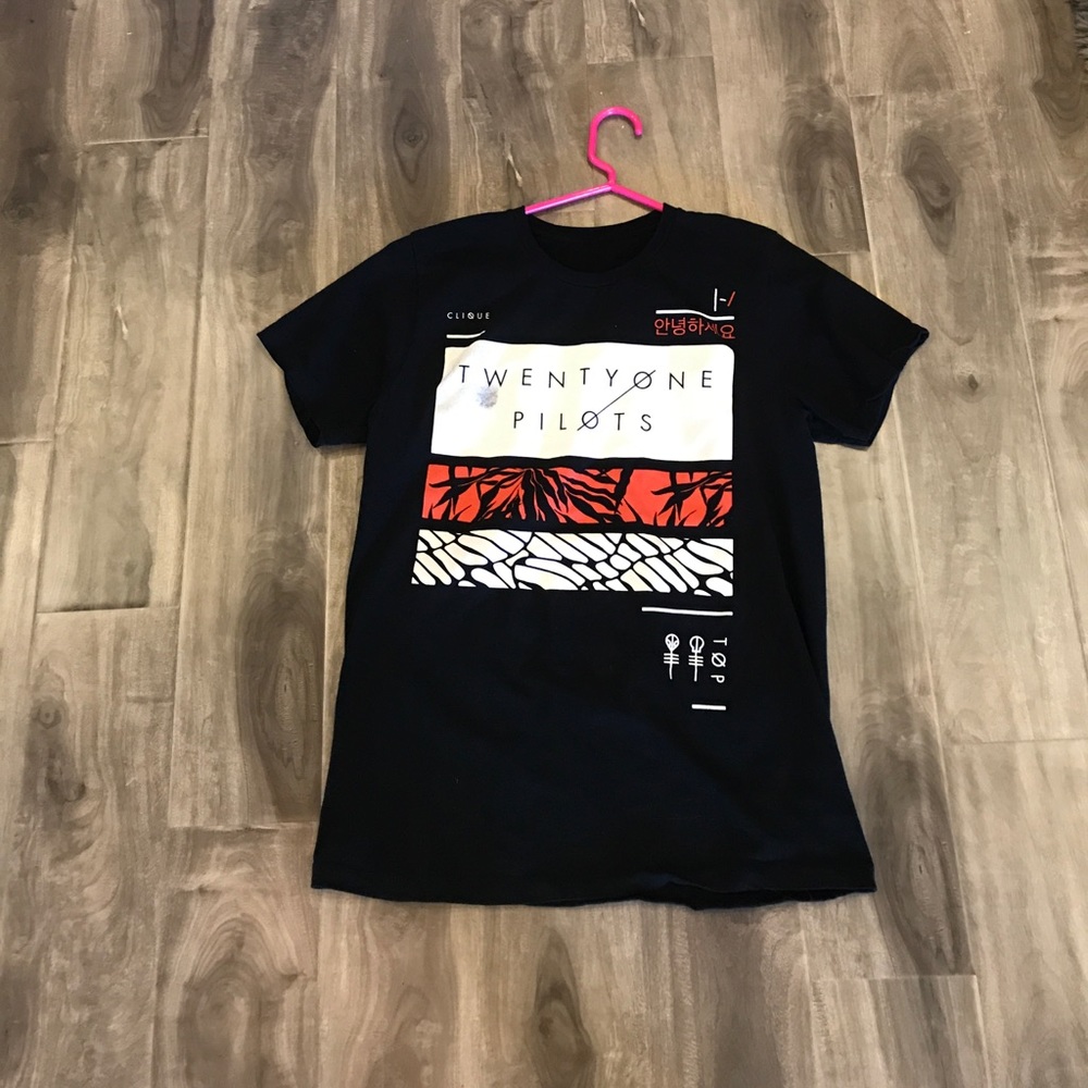black twenty one pilots t shirt :)