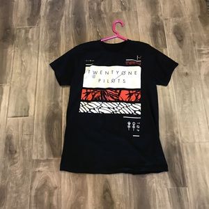 black twenty one pilots t shirt :)