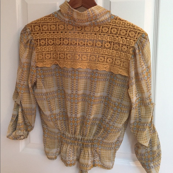 American rag yellow top - Picture 2 of 4
