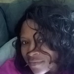 Meet your Posher, Deedee