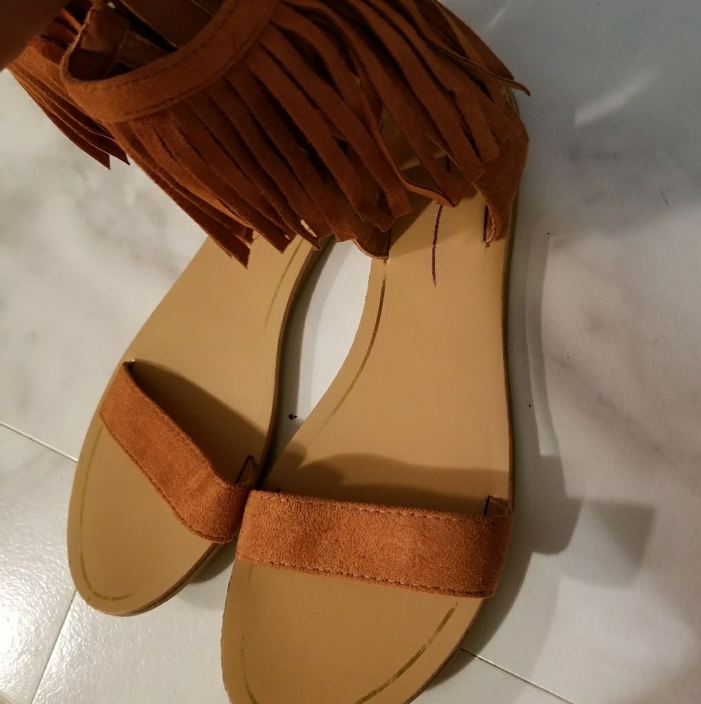 Sandals size 8. Brand new...