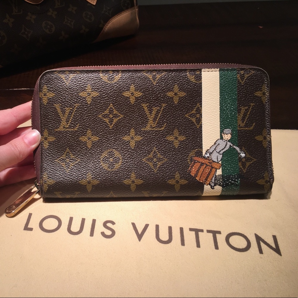 Louis Vuitton Green/Ivory Bell Boy Wallet Clutch