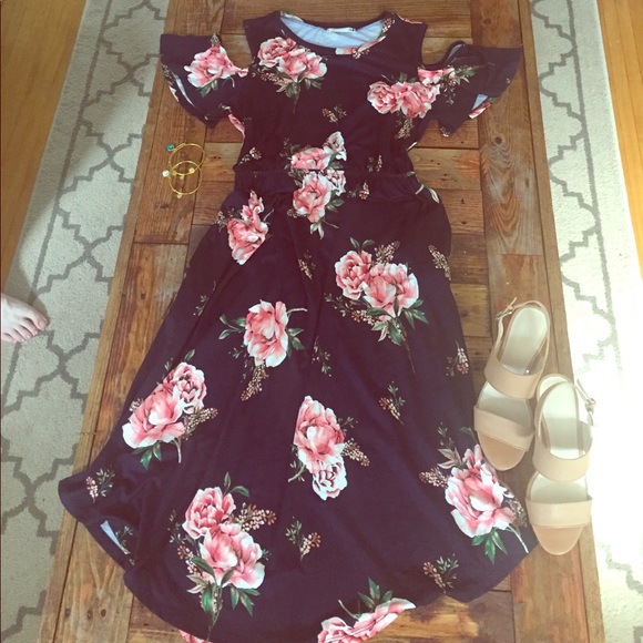 Dresses & Skirts - Navy floral print cold shoulder ❤️final sale