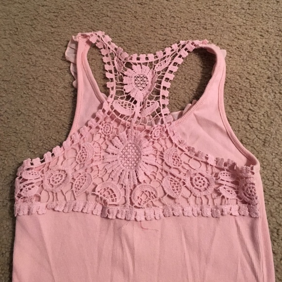 Blush Ruffled Tank Size M - Picture 2 of 4