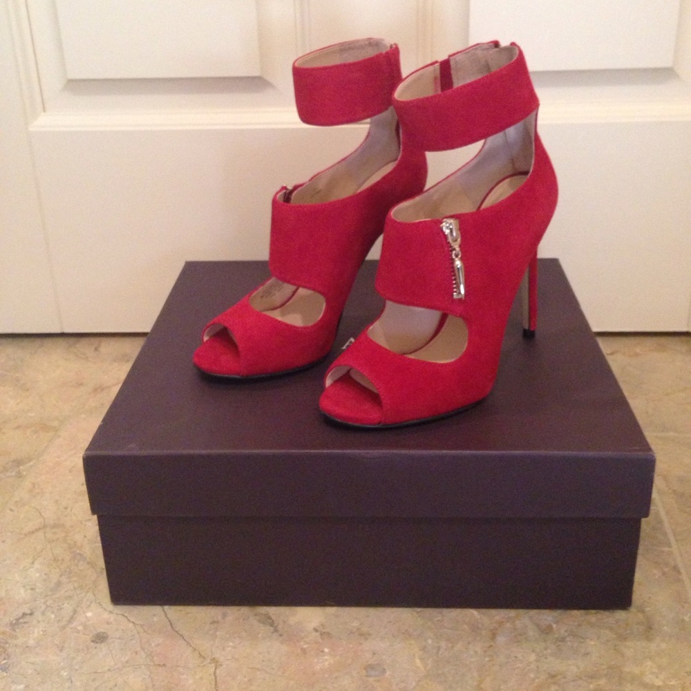 Unworn Enzo Angiolini Red Suede Sandals