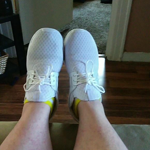 Meet your Posher, Danielle - Picture 1 of 1