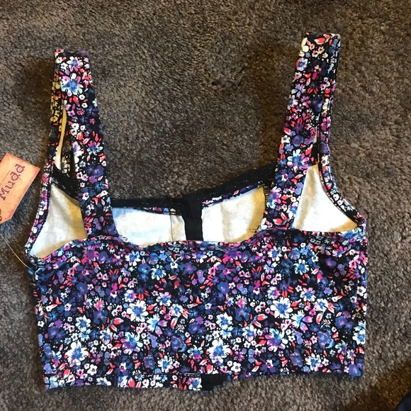 Sexy floral eye hook crop top. - Picture 3 of 3