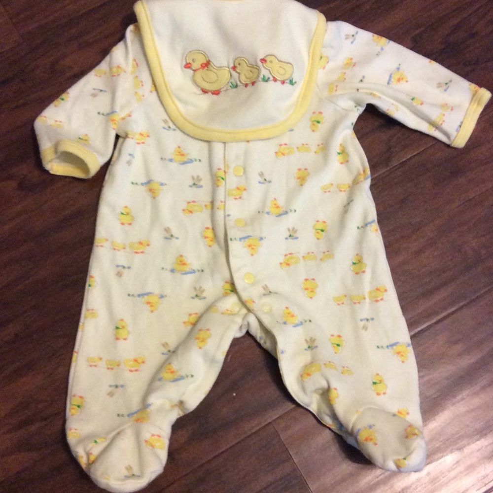 2-pc Preemie Footed Sleeper/Bib Yellow Ducks