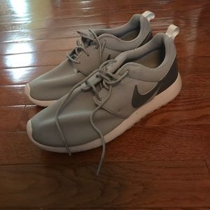 Nike roshe Run sneakers size 5.5Y