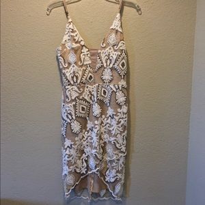 4SI3NNA Embroidered Body-Con Dress