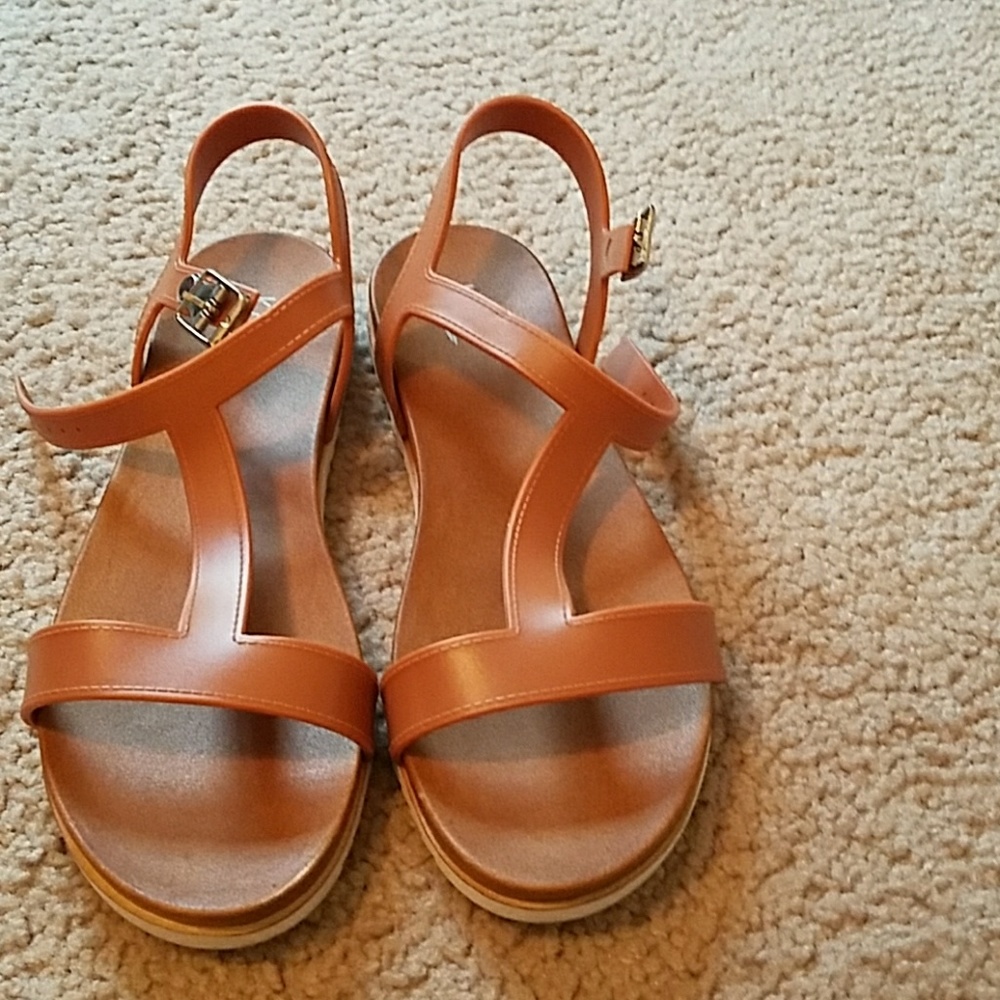 T-strap sandal