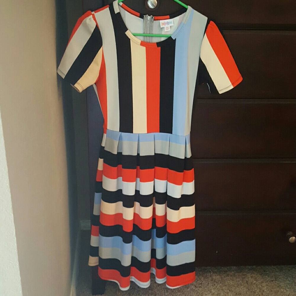 Lularoe Amelia size XS.