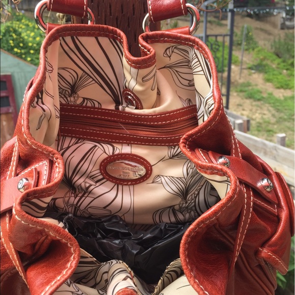 Women's handbag in brick color - Picture 2 of 4