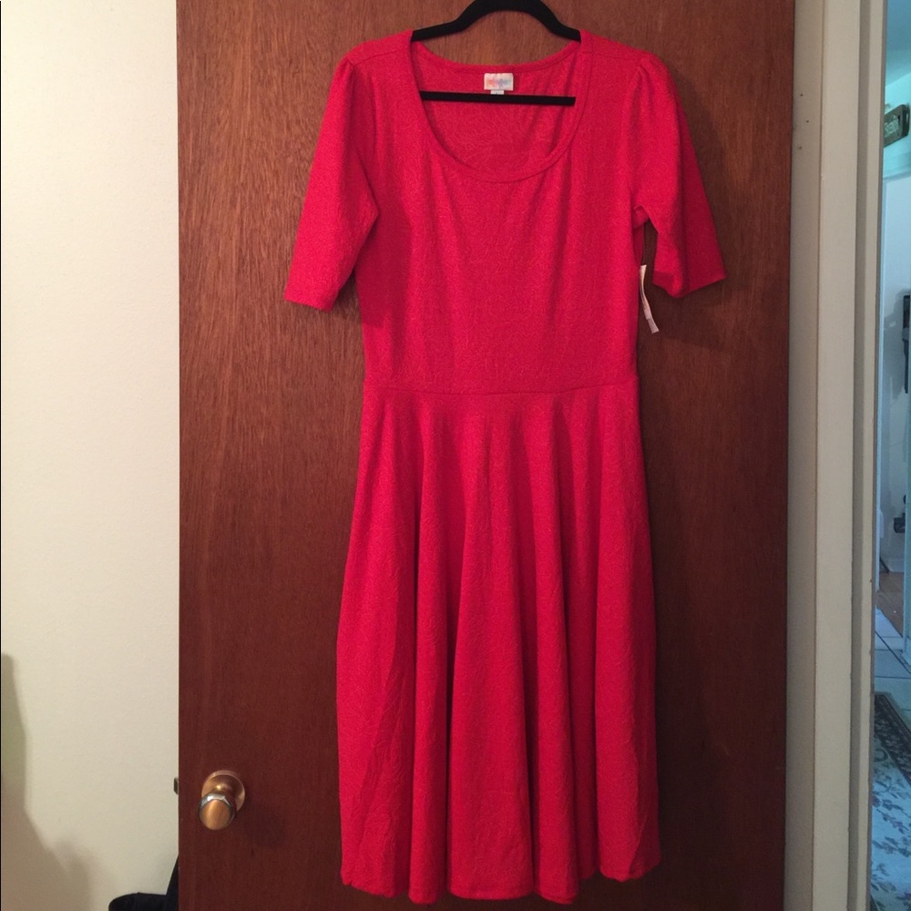 LuLaRoe NWT Nicole Red Roses Large