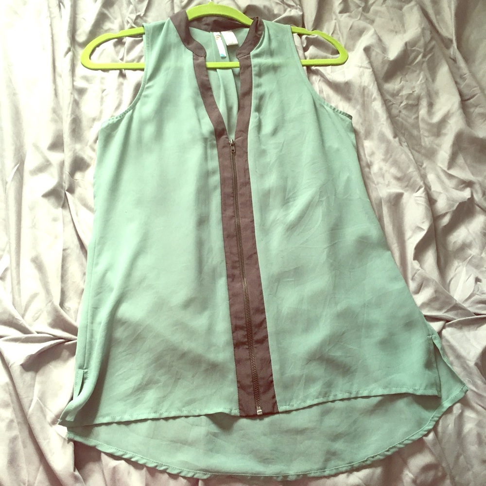 *CLOSET CLEAN OUT* 🍏 Sheer zip tank top