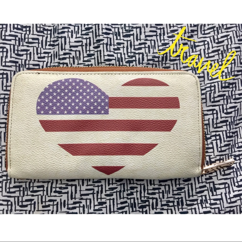 NWOT American Flag Heart Wallet