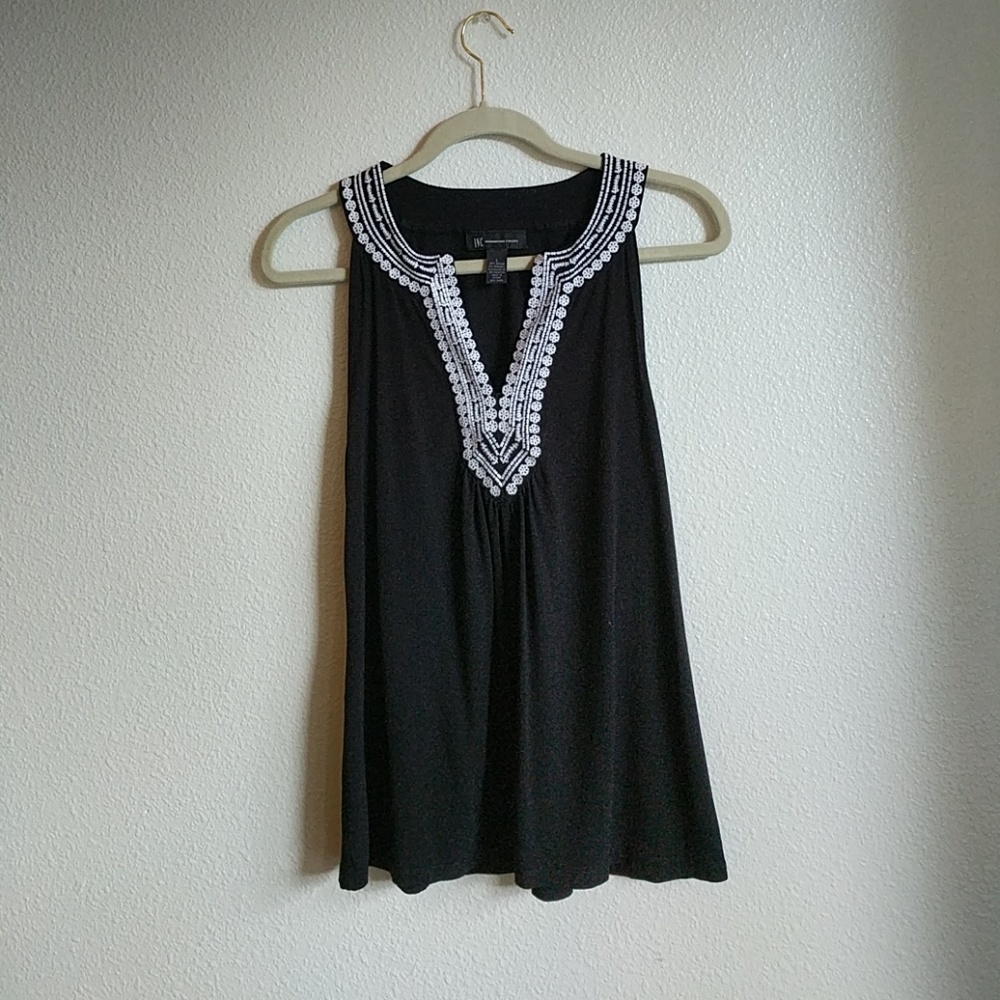 Black sleeveless shirt