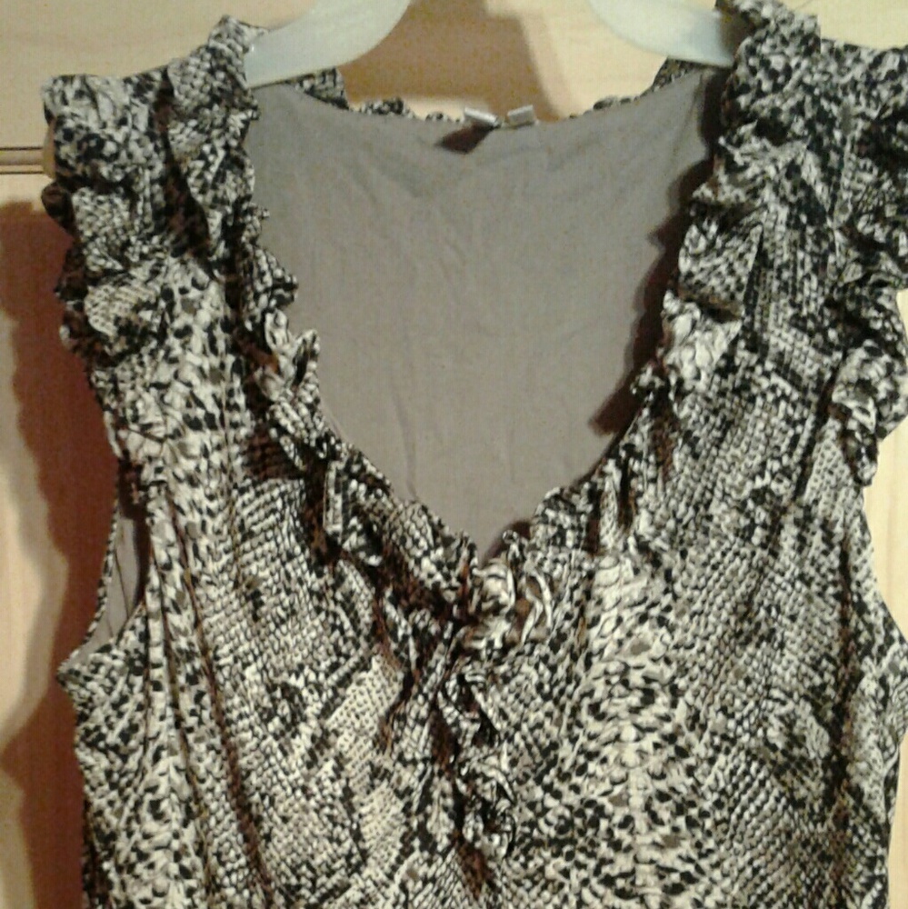 Reptile skin looking top in shades of brown