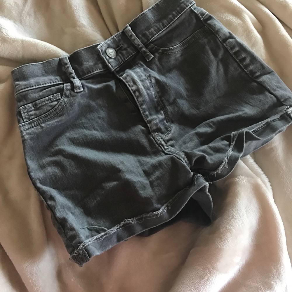 HOLLISTER GREY JEAN SHORTS