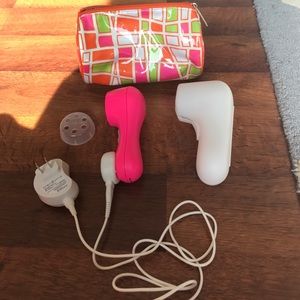 Clarisonic Mia 2 with travel accessories