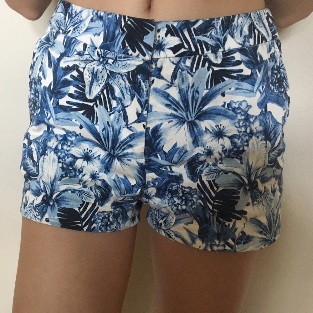 H&M BLUE TROPICAL SHORTS
