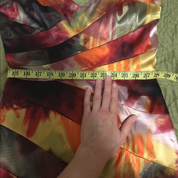 Vibrant printed dress size 6 - Picture 8 of 8