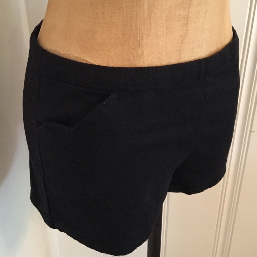 Black shorts w/ cute zipper detail in the back