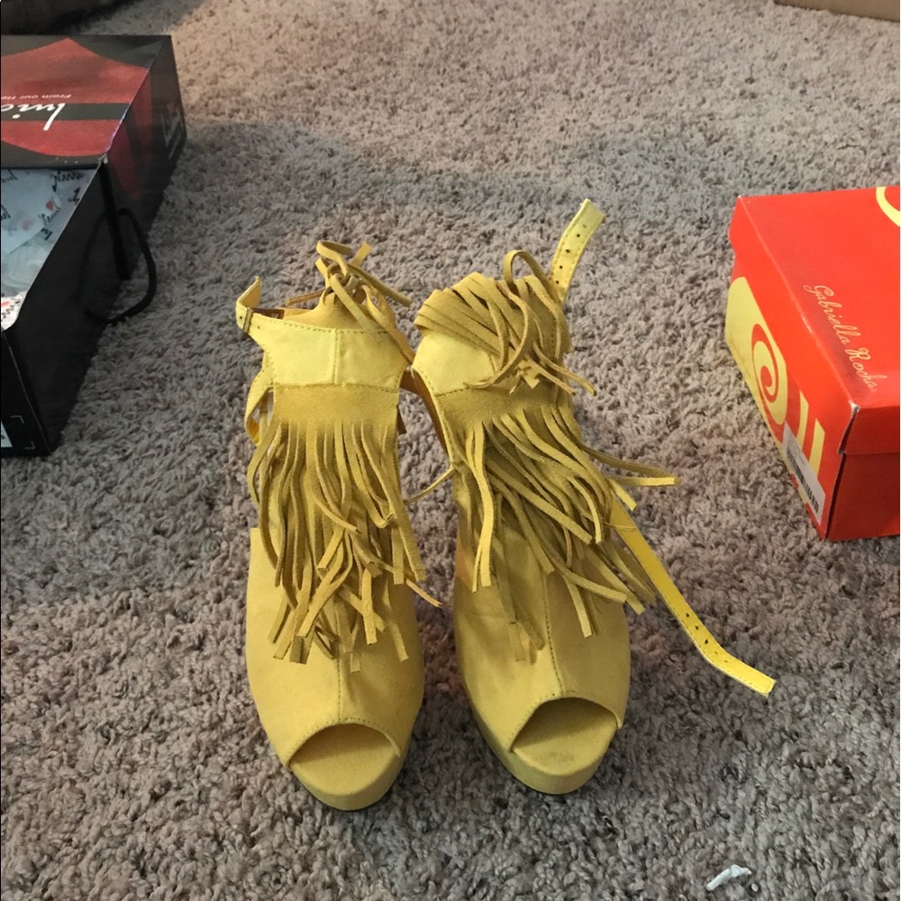 Luichiny yellow heels