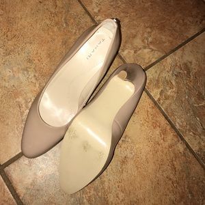 Tahari Career Classic Nude Heels