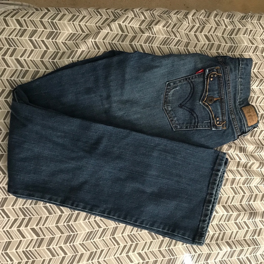Women's Levi Jeans