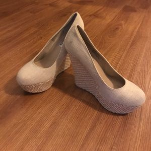 Steve Madden Tan Wedges
