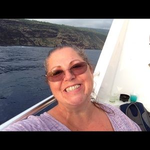 Meet your Posher, Dee